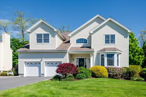 26 Hynard Pl, Baldwin Place, NY 10505