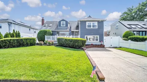 270 Lincoln Ave, Island Park, NY 11558
