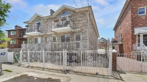 907 Clarence Ave, New York, NY 10465