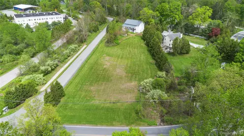 6 Fields Ln, Southeast, NY 10509