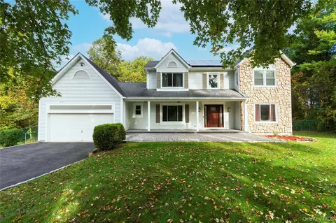 1 Davis Ct, East Fishkill, NY 12533