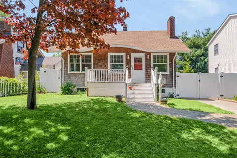 3300 3rd St, Oceanside, NY 11572