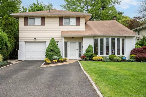 45 Sherrard St, North Hempstead, NY 11577