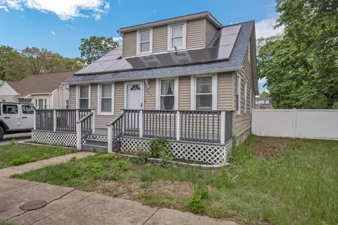 253 N 3rd Ave, Bay Shore, NY 11706