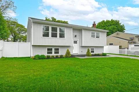 688 Elmwood Rd, West Babylon, NY 11704
