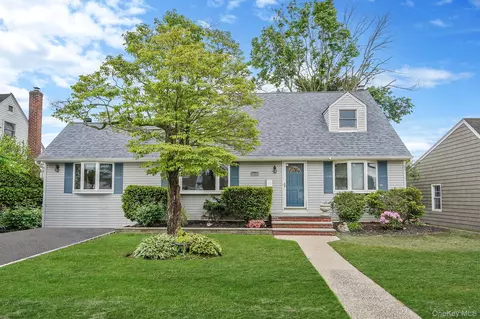 27 Amby Ave, Plainview, NY 11803