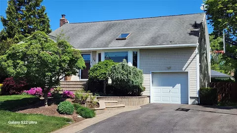 26 Tioga Dr, Jericho, NY 11753