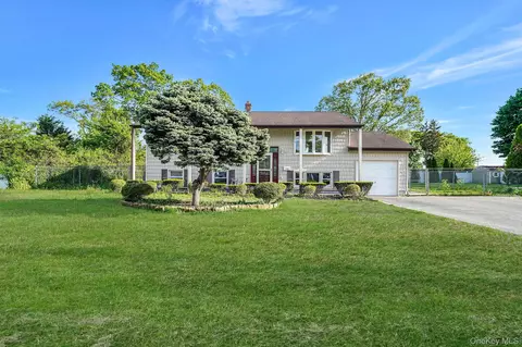 136 Tabor St, Brentwood, NY 11717