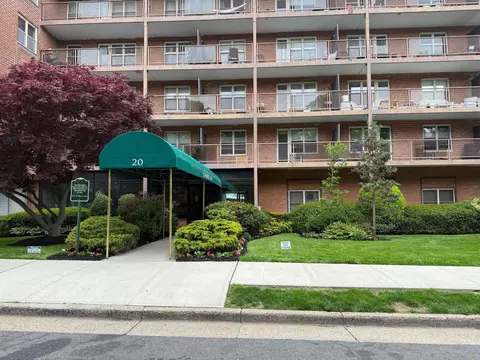 20 Wendell St #9E, Hempstead, NY 11550