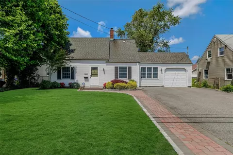 262 Fairfield Ave, North Hempstead, NY 11514