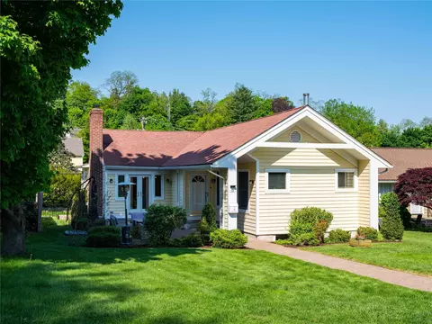 38 Price St, Greenburgh, NY 10522