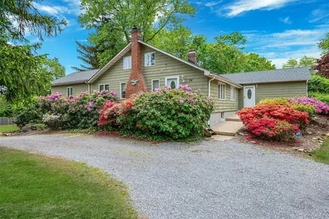 24 Richmond Hill Rd, Sound Beach, NY 11789