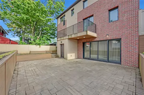 6-27 129th St, College Point, NY 11356