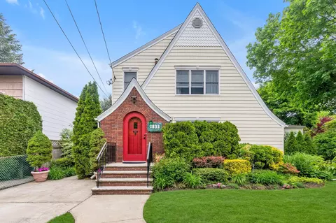 1833 Gregory Ave, Merrick, NY 11566