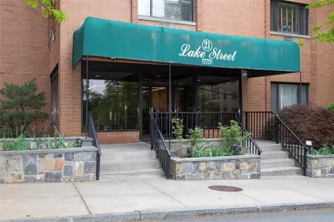 21 Lake St #2J, White Plains, NY 10603
