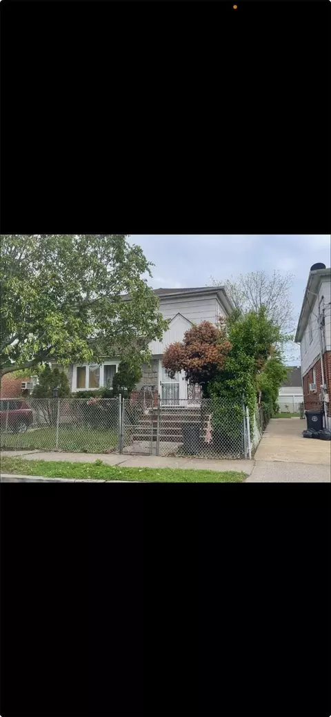 13929 254th St, New York, NY 11422