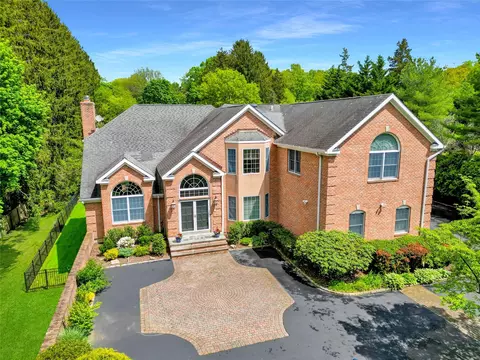 20 Chauncey Pl, Woodbury, NY 11797