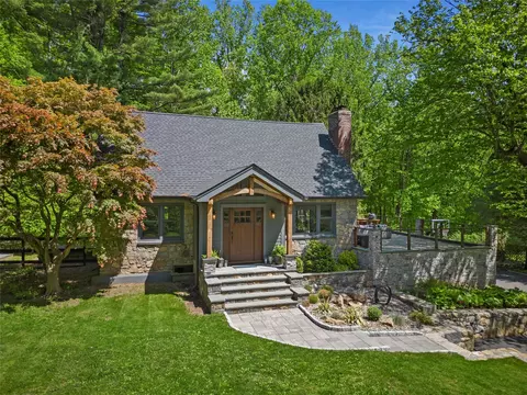 36 Barrett Hill Rd, Mahopac, NY 10541