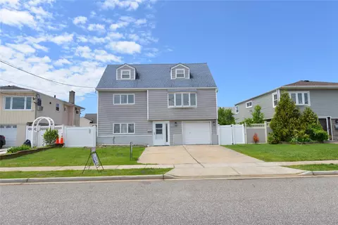 662 S Ocean Ave, Freeport, NY 11520
