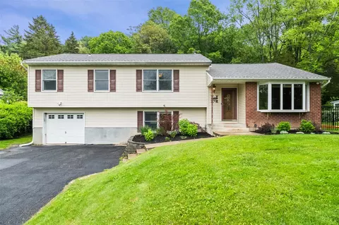 3 Westview Dr, La Grange, NY 12603