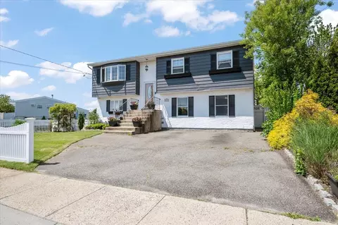 2635 W Alder Rd, Bellmore, NY 11710