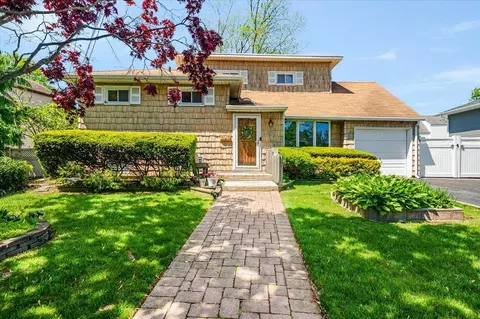 3176 Benjamin Rd, Oceanside, NY 11572