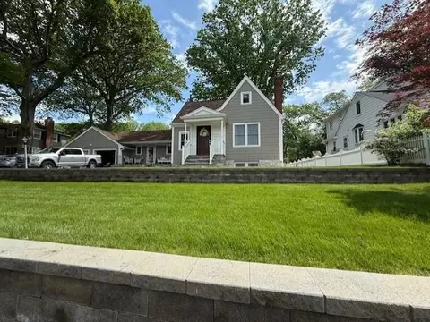 284 Warren Ave, Mount Pleasant, NY 10532
