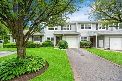 36 Indian Trce, Kings Park, NY 11754