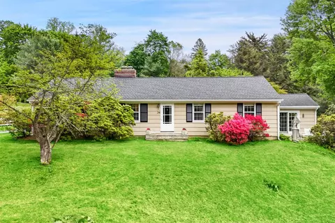 34 Whippoorwill Rd E, North Castle, NY 10504