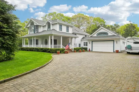 98 Beach Rd, Westhampton Beach, NY 11978