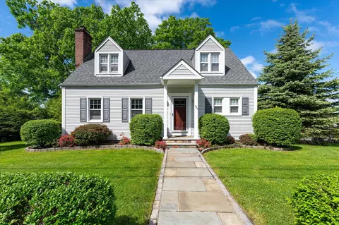 1711 Central St, Yorktown, NY 10598