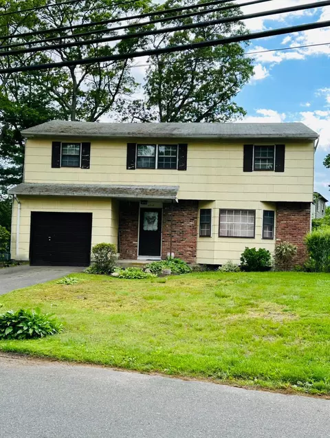 2818 Pine Ave, Ronkonkoma, NY 11779