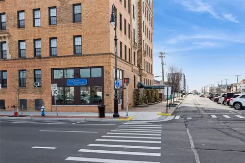 310 Riverside Blvd #2K, Long Beach, NY 11561