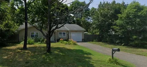 534 Meade Ave, Bellport, NY 11713