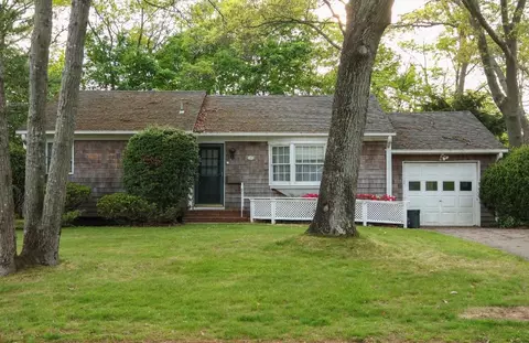 250 Swan Lake Dr, Patchogue, NY 11772
