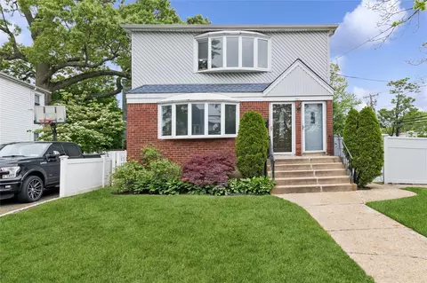 123 Denton Ave, Lynbrook, NY 11563