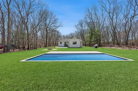 58 Hampton Ct, Bridgehampton, NY 11932