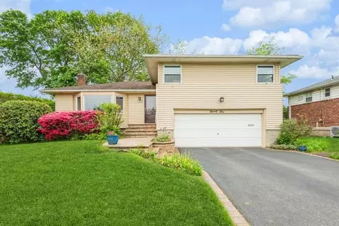 95 Nassau Ave, Plainview, NY 11803