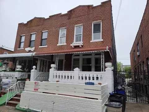 700 Bradford St, Brooklyn, NY 11207