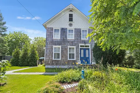30 Railroad Ave, Center Moriches, NY 11934