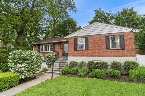 2042 Palmer Ave, Larchmont, NY 10538