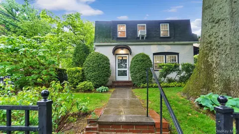 19 Barstow Rd #G, North Hempstead, NY 11021