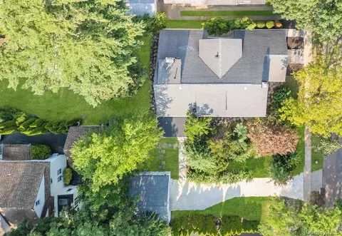 15 Superior Rd, Floral Park, NY 11001