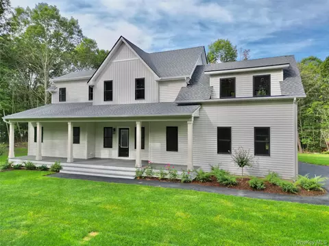122 Dayton Ave, Manorville, NY 11949