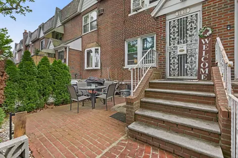 25-36 83rd St, New York, NY 11370