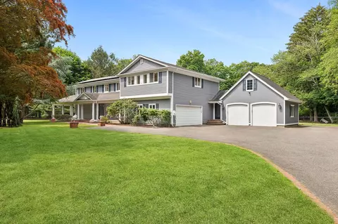 20 Donovan Dr, Cold Spring Harbor, NY 11724