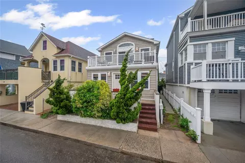 49 Oregon St, Long Beach, NY 11561