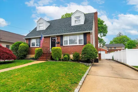 2611 Kenny Ave, Merrick, NY 11566