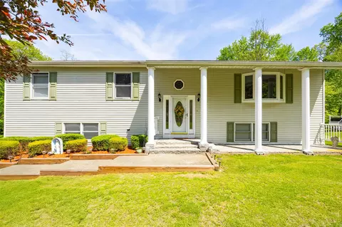 33 Roberts Rd, Wappinger, NY 12590