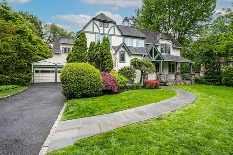36 Richards Rd, North Hempstead, NY 11050